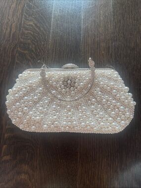 Vintage pearl clutch/wristlet